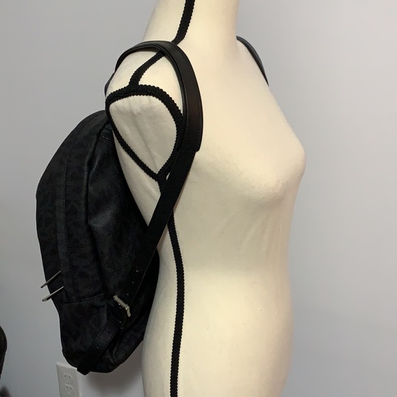 Micheal Kors back pack - Picture 3 of 9